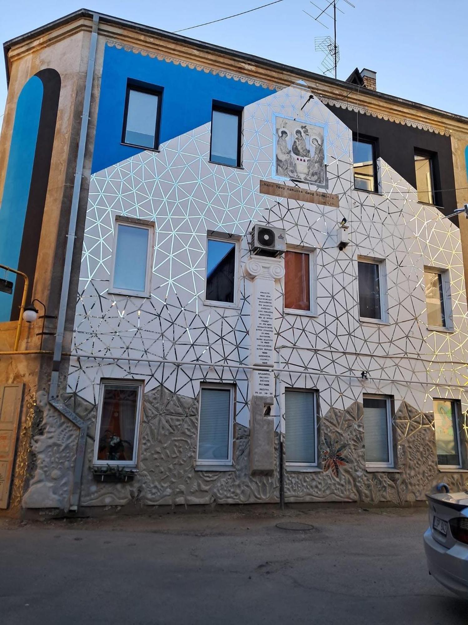 Art Yard Center *